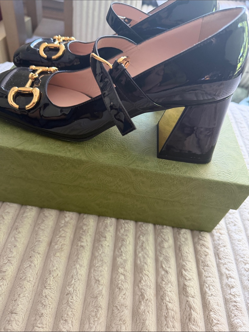 Gucci Black Patent Leather Mary Jane Heels with Gold Horsebit - Picture 4 of 6